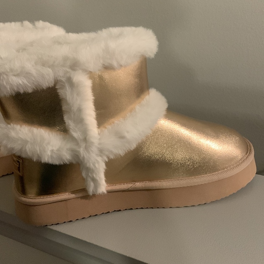 LMT: Juicy Couture Women Rose Gold Shimmer Boots - Picture 10 of 15